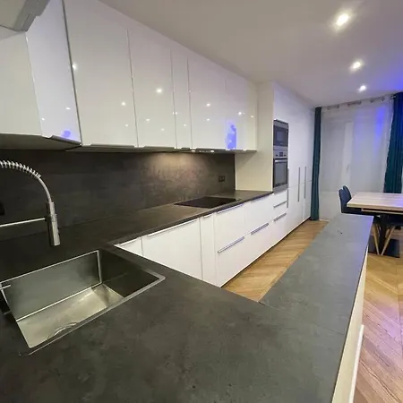 Moderne De 2 Pieces Apartman Suresnes